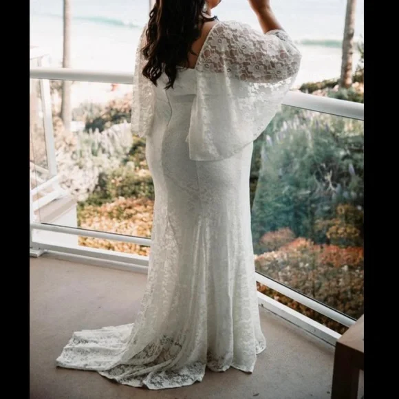 Torrid Women’s Plus Size Ivory Lace Capelet Wedding Dress Size 16 - Picture 6 of 12